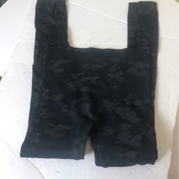 Spanx NEW Look at Me Now Camo Hi Waisted Pant Seamless Legging Stretch Black XL - Picture 7 of 16
